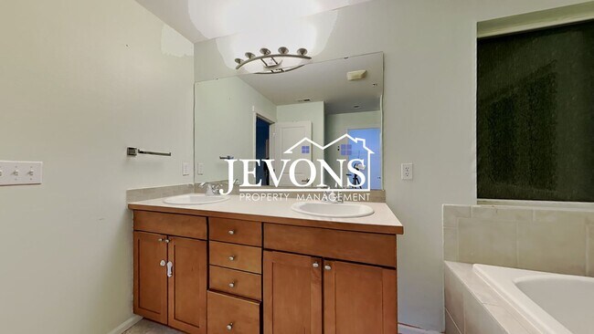 Building Photo - Experience this beautiful SeaTac single-fa...