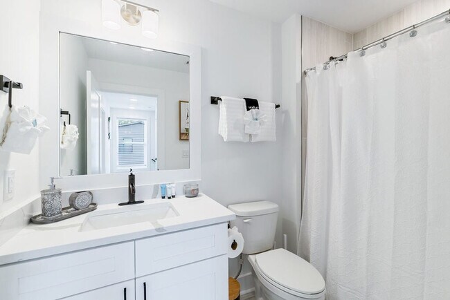 Building Photo - 125 Blue Eden Lp