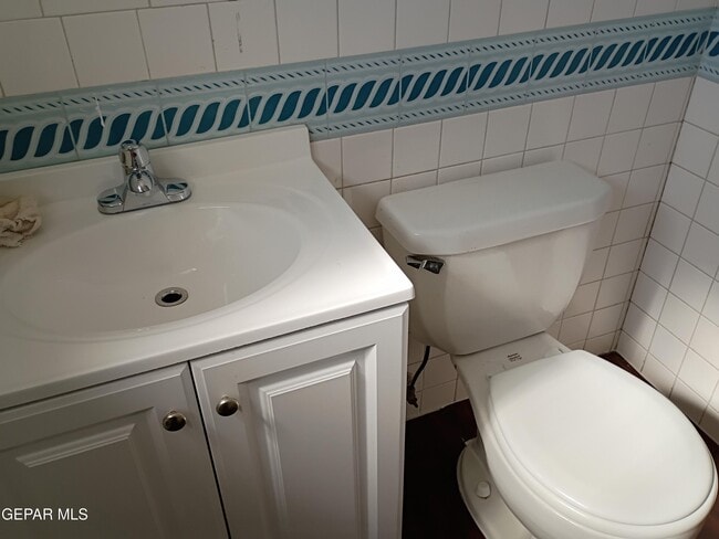 Building Photo - 4704 Clifton Ave