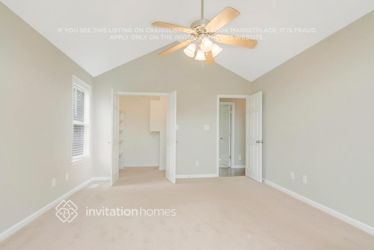 Building Photo - 386 Rosa Cir