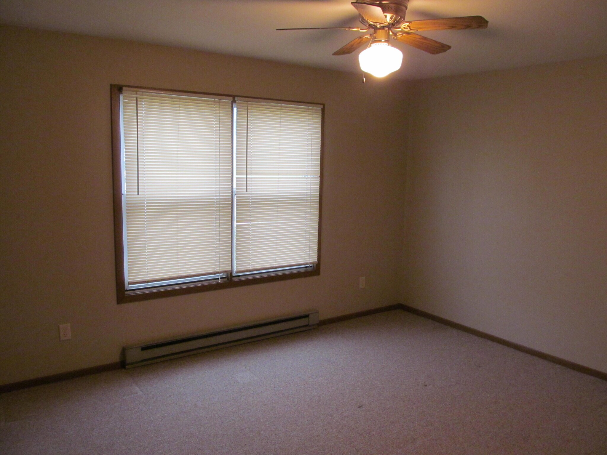 Building Photo - 2035 Sylvan Way