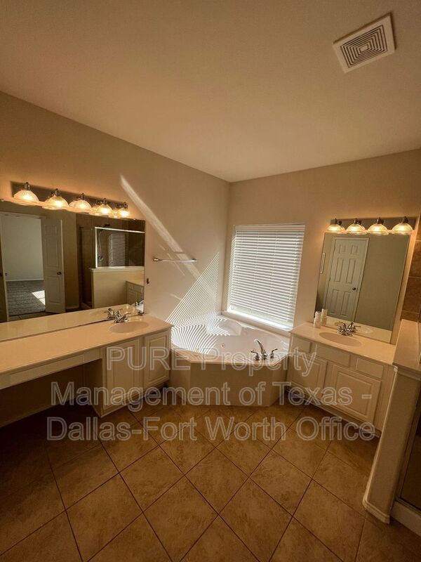 Building Photo - 3013 St Frances Dr