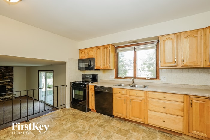 Building Photo - 5252 Arquilla Dr