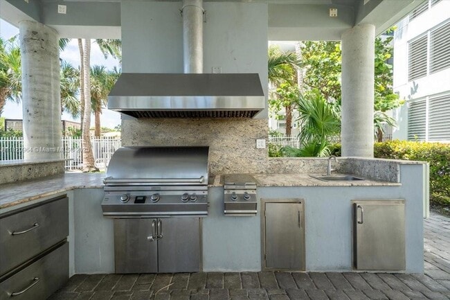 Building Photo - 6301 Collins Ave