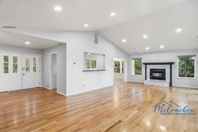 Building Photo - 525 Ashland Loop Rd