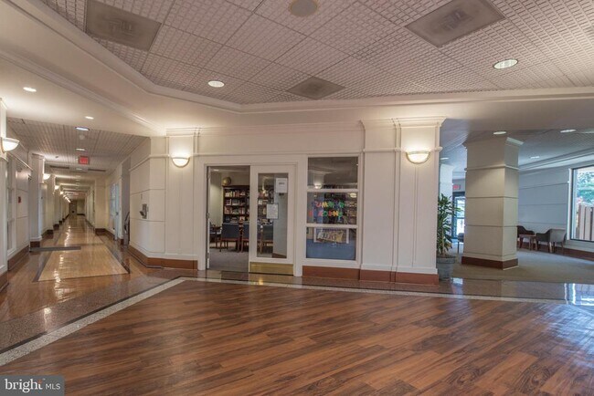 Building Photo - 203 Yoakum Pkwy