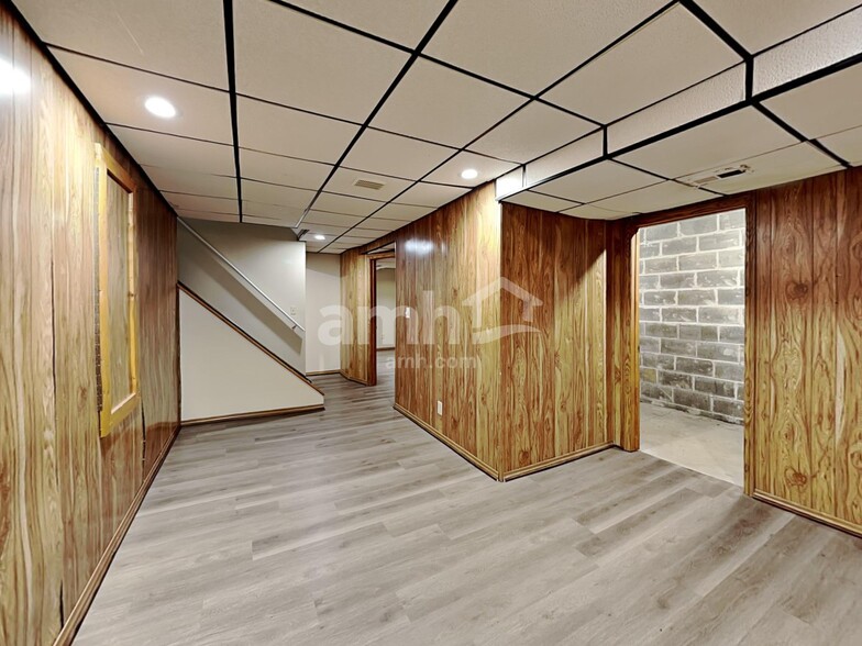 Building Photo - 4842 Ballentine Dr