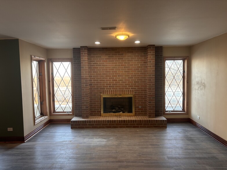 Family Room - 5512 Flintcrest Dr