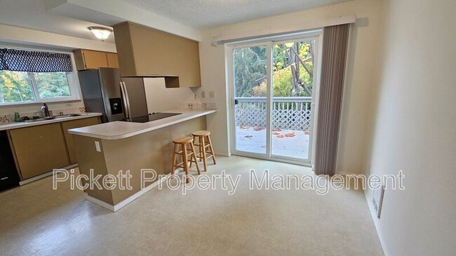 Building Photo - 1155 Silverleaf Ct E