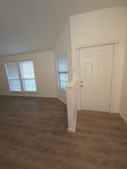 Building Photo - 1307 Edelweiss Dr