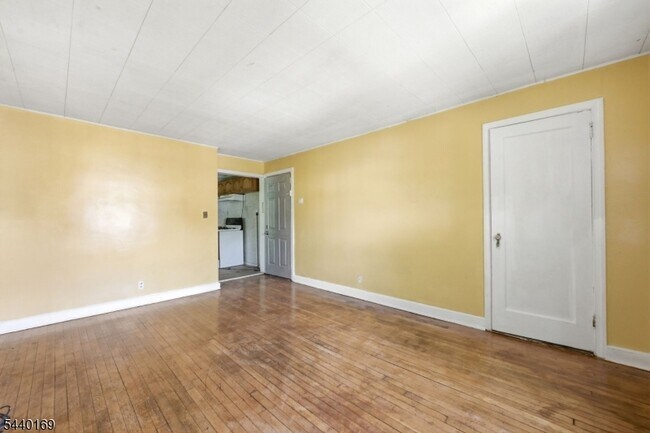 Building Photo - 10 McGotty Pl