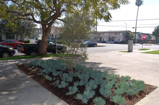Building Photo - 3445 Vinton Ave