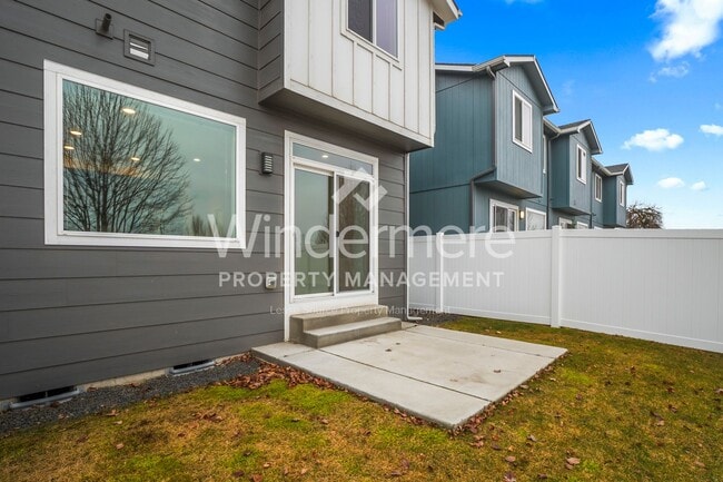 Building Photo - 7117 E Pacific Way