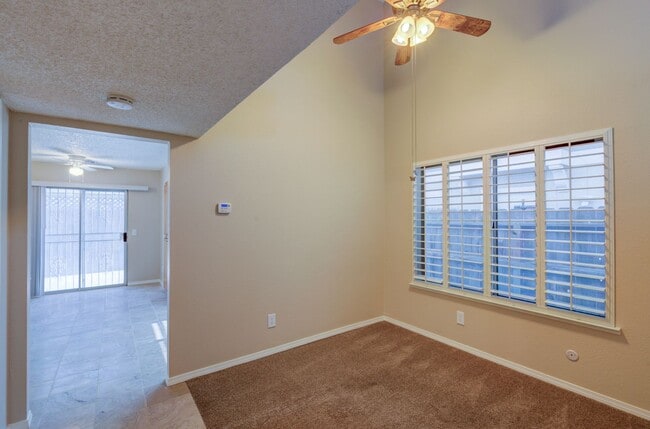 Building Photo - Marty 174