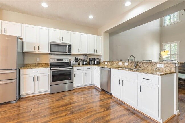 Building Photo - 3190 Coneflower Dr