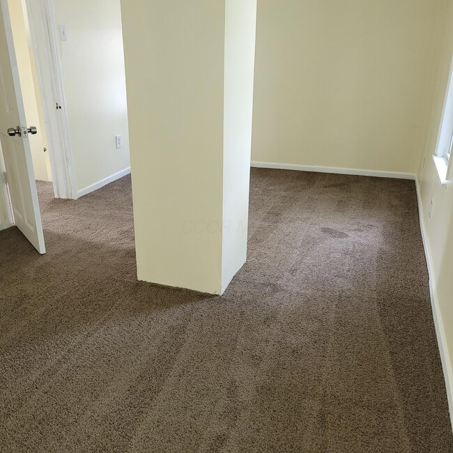 Building Photo - 438 S Powell Ave