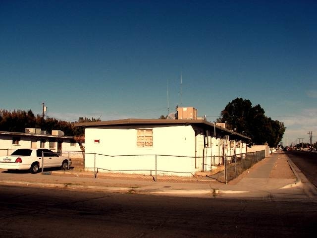 Primary Photo - 2185 S Maple Ave