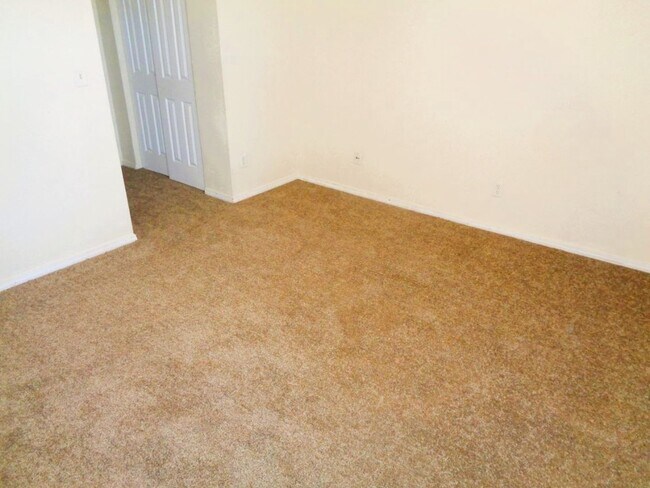 Building Photo - Adorable Single Level Eastside Home With Evaporative Air Located In Quiet Neighborhood