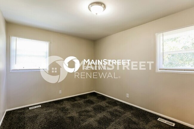 Building Photo - 4 Bedroom Pet-Friendly Home in KANSAS CITY, MO with Main Street Renewal