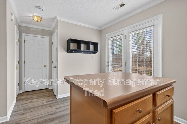 Building Photo - 94 Tannenbaum Cir