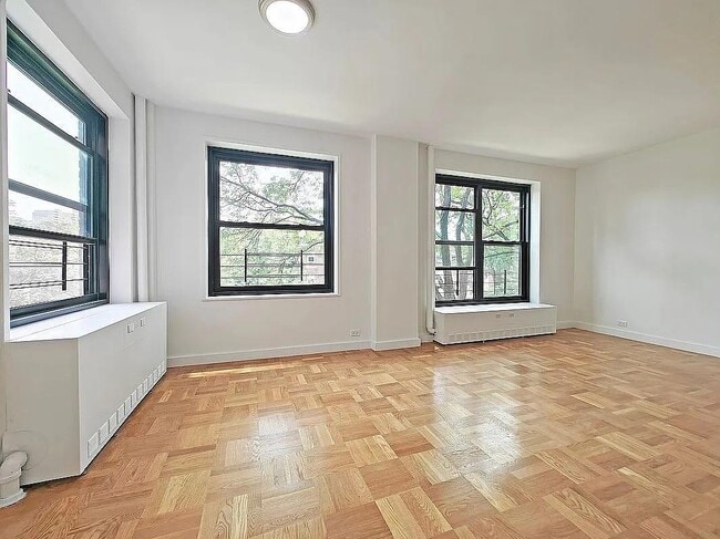 Building Photo - 210 Clinton Ave