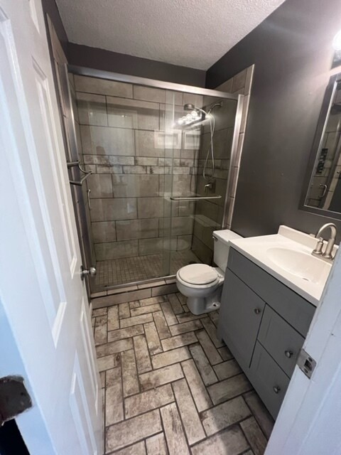 full bath upstairs - 1411 Dove Run Dr