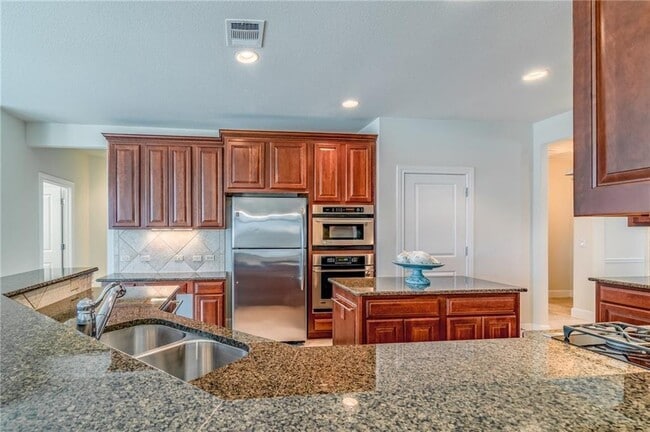 Building Photo - 112 Bee Creek Ct