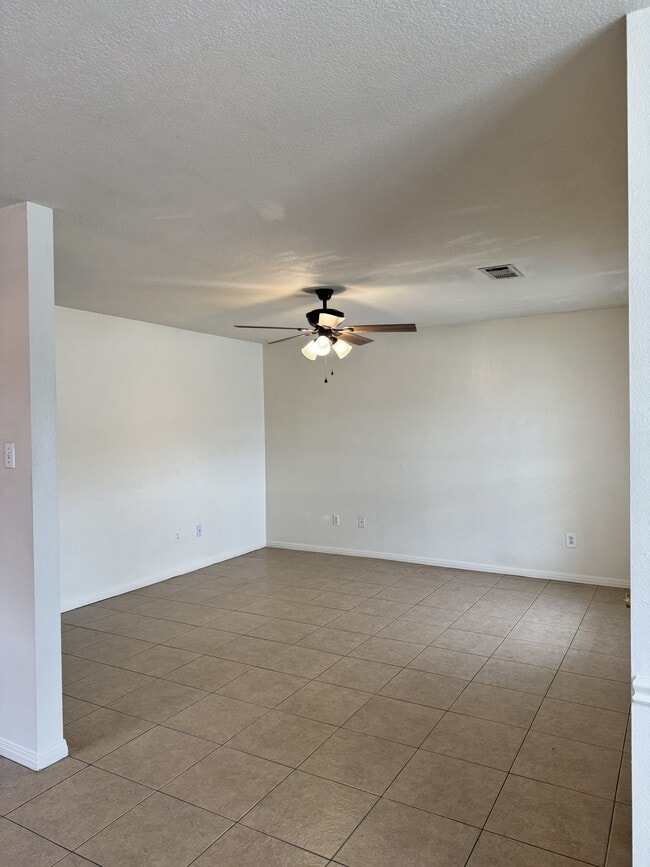 Building Photo - 1621 Rock Hollow Loop