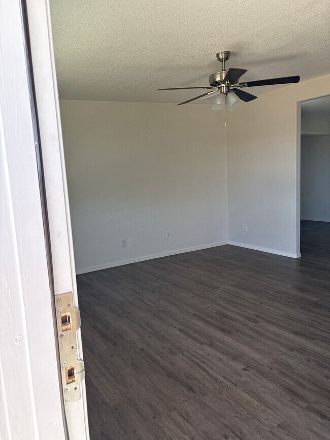 Building Photo - Great home in with great mountain views.