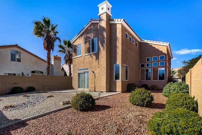 Building Photo - Beautiful 3 Bedroom, 2 Story Home in the Heart of Summerlin!