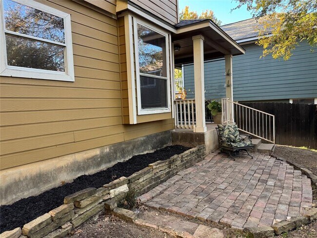 Building Photo - 2308 Sweet Clover Dr