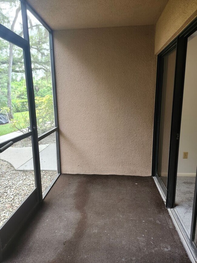 Building Photo - Oak Forrest 55 and older Condominium FOR RENT! ANNUAL-FIRST FLOOR