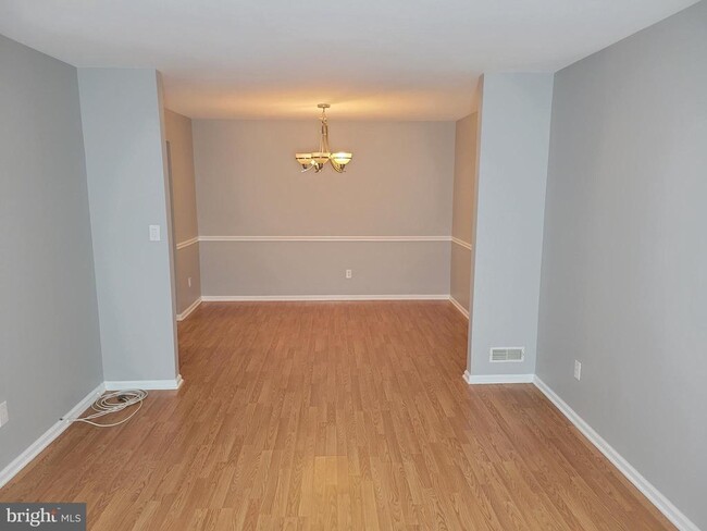 Building Photo - 2904 Saxony Dr