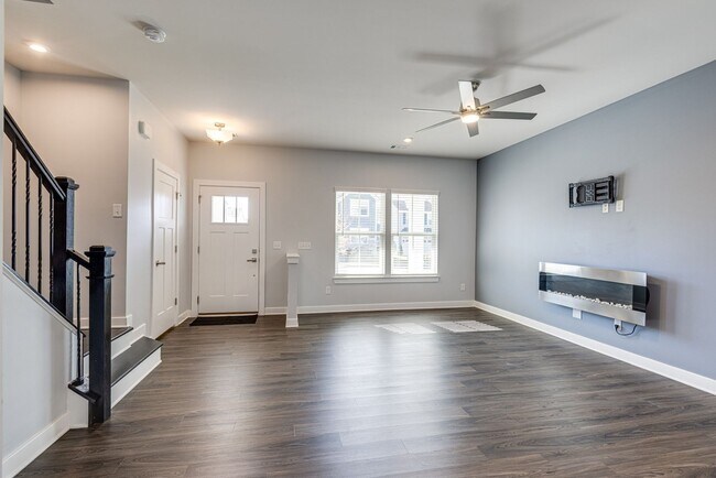Building Photo - Brentwood Home For Lease