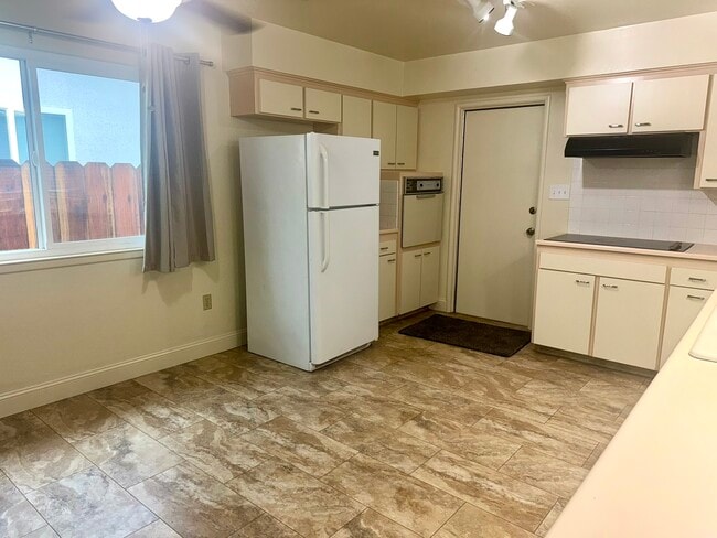 Building Photo - 4548 N Meridian Ave