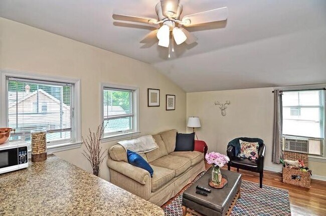 Building Photo - 12 Fisher St