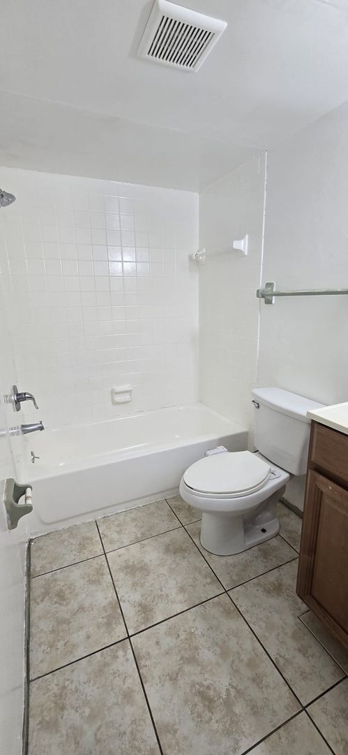 Building Photo - READY TO MOVE IN!!! FAST APPROVAL!