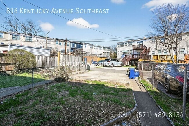 Building Photo - 816 Kentucky Ave SE