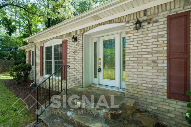 Building Photo - 2245 Tal Heim Dr