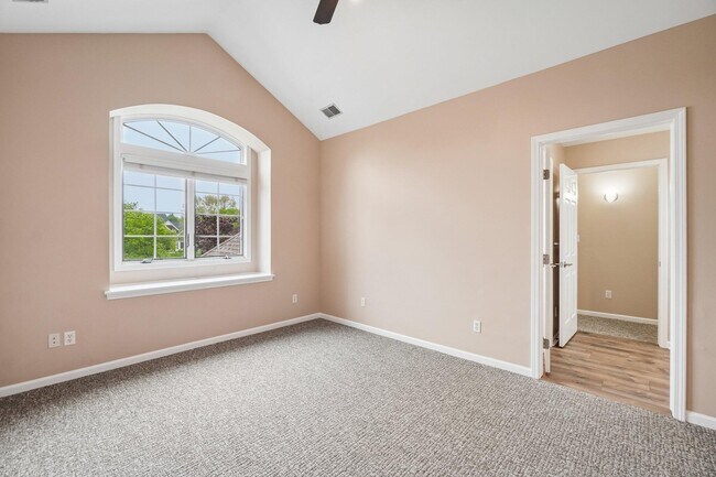 Building Photo - 1819 Brookview Dr