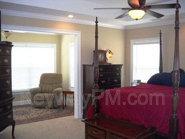 Building Photo - 4839 High Meadows Dr