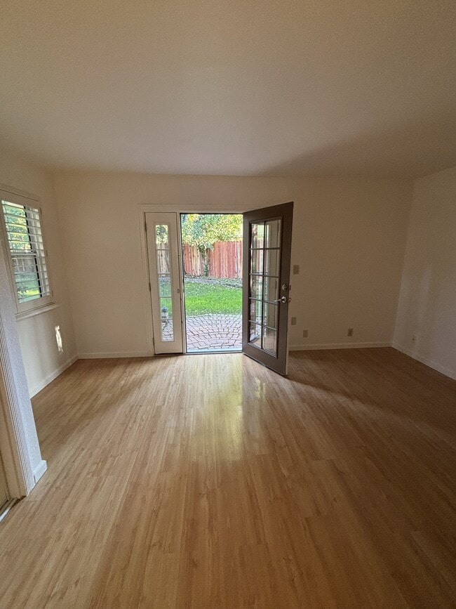 Building Photo - 34 Alvares Ct