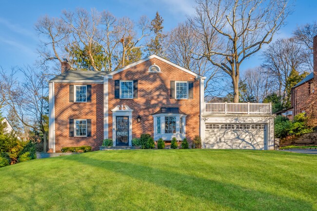 Primary Photo - 32 Woodland Way
