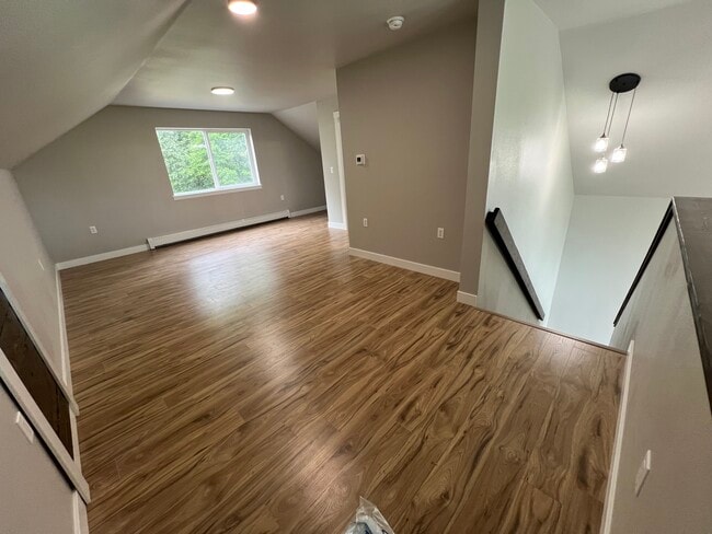 Building Photo - 3151 N Edgewater Dr