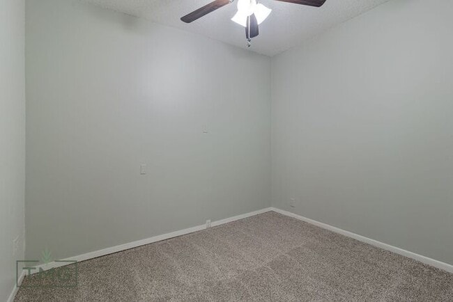 Building Photo - Spacious 2 Bed + Flex Space – Perfect Room...