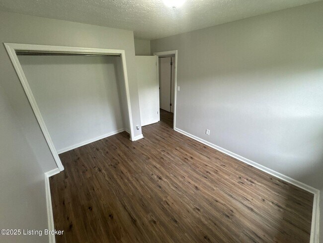 Building Photo - 9705 Turnpike View Dr