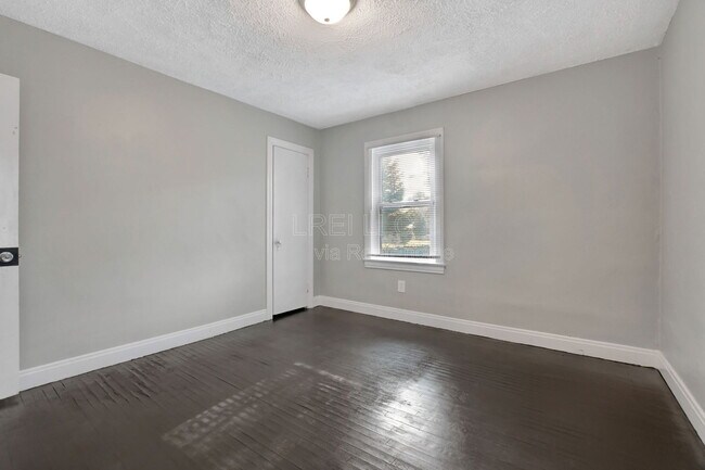 Building Photo - 501 Carter Ave