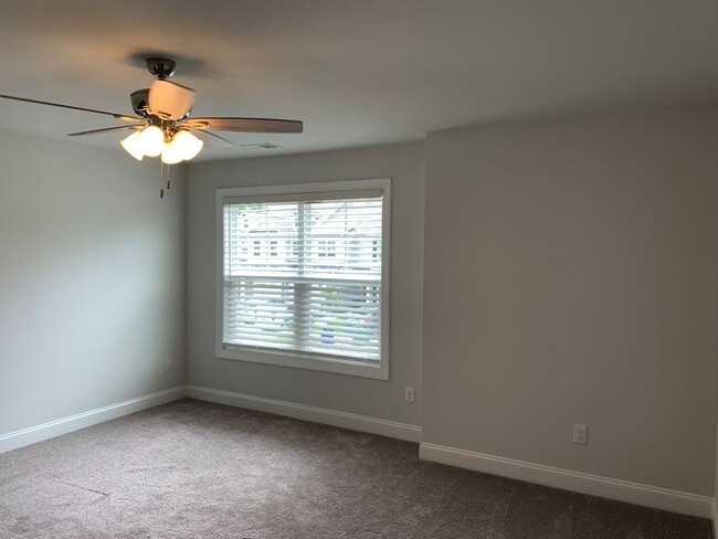 Building Photo - 4 Bedroom, 2.5 Bath, Pet Friendly Town Home with Garage Within Barefoot Resort and Golf! Availabl...