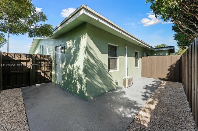 Building Photo - 2610 NW 83rd Ave