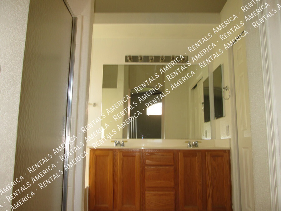 Building Photo - 1332 W Kesler Ln